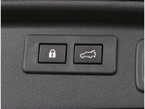 電動パワーリヤゲート搭載!ボタン一つで操作が可能で、キーレスエントリーや車内からも操作が可能な便利な機能です!!またメモリー機能もあり、狭い場所などでの開閉の際にも便利な機能です!