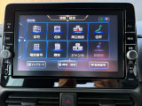 ステアリングスイッチとも連動しており、運転中に目線を外すことなく手元で音量調整や曲送りなどの操作が可能です。