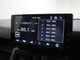 スマートフォンとの連携を可能にした9インチのディスプレイオーディオが搭載。フルセグTV、AM/FM、Bluetooth/HDMI/USB入力に対応しています。