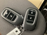 家族やパートナーと個別に持てるため、貸し借りの手間がなくスムーズに乗車できます。また、メインキーを自宅に置いたまま、もう一方をサブとして常に鞄に入れておけるため、持ち出し忘れを防げる点も便利です。