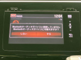 Bluetooth接続で、お気に入りの音楽をワイヤレスで楽しめます。ハンズフリー通話にも対応し、運転中の安全性を高めます。