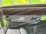 【プリクラッシュセーフティ】前方の車両等を検知し、衝突しそうな時は警報で注意を促し、ブレーキを踏む力をサポート。ブレーキを踏めなかった場合は衝突被害軽減ブレーキが作動、衝突回避をサポートします。