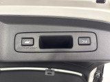 電動テールゲートで、片手がふさがっていても楽々開閉できます♪