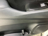 パワーウィンドウのスイッチですよ。運転席に居ながら窓を開け閉めのコントロールできます。