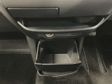 【インストセンターロアボックス】CDなどが収納できる格納式のボックス!