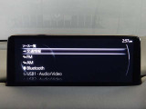 【マツダコネクト】ラジオ・テレビ/Bluetoothオーディオ、その他アプリケーションなどの機能で楽しむことができます。
