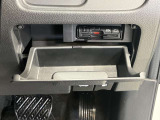 運転席からすぐ手が届く収納ボックス★サッと取り出したい小物を収納しておくと便利です!