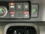 運転席/助手席シートヒーターで寒い日もすぐに温かくなり快適に過ごせます。2段階の温度調整が可能です