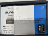 スマートキーは鍵をバッグに入れたままでもドアロックの開閉やエンジンのON・OFFができます。夜間や雨の日も鍵を探さなくて良いので便利です。