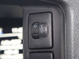 人や荷物を満載しても、対向車や先行車に迷惑をかけない、室内からヘッドライトの光軸を調整できます。