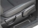 ◆シートハイトアジャスター◆運転席を上下に高さ調節ができます!運転ポジションを体格に合わせてシート調整できます。