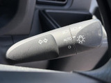 シンプルな操作で、安全確認をしっかり行えます。視認性の高い表示で、直感的に使用できます。確かな操作感をお確かめください。