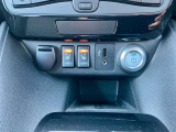 運転席・助手席シートヒーターを装備!寒い季節も座面からしっかり温まり、快適にドライブできます。USB端子・AUX入力端子も備え、スマートフォンやオーディオ機器の接続にも便利です