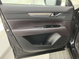 パワーウィンドウのスイッチですよ。運転席に居ながら窓を開け閉めのコントロールできます。