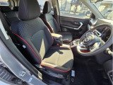 長時間の運転も疲れにくいフロントシート!体をしっかり支えてくれて運転がしやすい形状です!