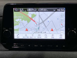 【メーカーナビ】9インチの大画面モニターを搭載し、Apple CarPlayへのワイヤレス接続やAndroid Autoにも対応。