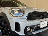 リング型のデイライトとウィンカーランプがなんともMINIならではで目立ちます!夜も安心な明るいLEDヘッドライトです!