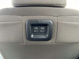 運転席側に後部座席用の充電端子が付いています!2列目以降でも快適に過ごすことができますね♪