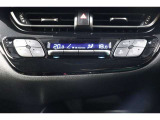 運転席と助手席、それぞれ温度調節ができ、オールシーズン快適なオートエアコンとなっております!
