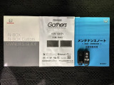 スマートキーは鍵をバッグに入れたままでもドアロックの開閉やエンジンのON・OFFができます。夜間や雨の日も鍵を探さなくて良いので便利です。