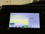 FM・AMやテレビ、Bluetoothオーディオなどの選択画面を表示。音源を画面上で確認しながら選べるため、気分や利用シーンに合わせて車内の音楽を楽しめます。