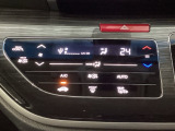 オートエアコンで、毎日のドライブを快適に。温度、風量を自動で調整し、理想的な車内環境を提供します。プラズマクラスター技術搭載の、フルオートエアコン。空気の浄化や脱臭に効果があります。
