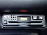■【ETC車載器】が装備されています。セットアップをしてお渡しとなり、ETCカードを差し込むだけで高速道路の利用が可能です。