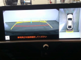 パノラミックビューモニター付きです。 車両を上から見たような映像をディスプレイオーディオ画面に表示。運転席からの目視だけでは見にくい、車両周辺の状況をリアルタイムでしっかり確認できます。