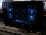 CD、DVD、Bluetooth、AM、FM、AUX、スマートフォン接続ができます。