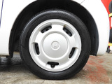 ★右前タイヤ★N-WGNのスタイリングに合うホイールデザインです!タイヤ詳細 155/65R14インチで、タイヤの溝は6mmとなります。
