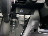 【オートブレーキホールド】渋滞時や信号待ちでブレーキを放しても停車してくれるオートブレーキホールド機能付きです。しっかりと確認してブレーキは離しましょう。