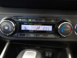 オートエアコンです。車内を設定温度に保ち、快適空間をキープします。