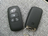 ドアの開錠施錠はドアノブに触れるだけ センサーが感知して開錠施錠をしてくれます 一度スマートキーをご体感ください 便利ですよ