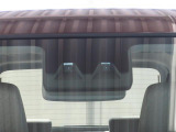 安全装備(現行)スマートアシスト付です。毎日の運転で感じる不安や緊張を減らしヒヤッとするシーンの回避をサポートします。みんなに安全・安心を。