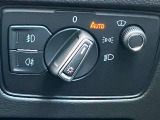 ヘッドライト等の操作は直観的にわかりやすいようにダイヤル式を採用しております。運転中に操作が必要な場合でも目線をそらすことなく操作頂けます。