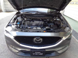 高効率直噴ガソリンエンジン「SKYACTIV-G 2.0」搭載車は、4-2-1排気システムを採用し、クルマとの一体感が味わえるリニアで気持ちのよいパワーフィールを得ることができます