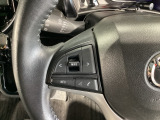 オーディオリモートコントロールスイッチにより、運転姿勢を崩さずにオーディオ操作が可能です。