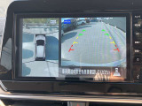 アラウンドビューモニターは4方向のカメラで真上から車を見たようにモニターで確認ができる日産の自慢の装備です。前後センサーにより移動物検知、障害物検知をして画面に表示。是非実際の車で体感してみてください
