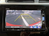 バックモニターも鮮明に映っています。