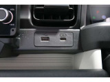 スマートフォンなどの音楽再生が可能なUSB接続ジャック装備車両です♪♪♪