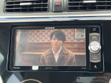 地上デジタル放送の映像を表示でき、停車中の待ち時間などにテレビ番組を視聴できます。画面から操作メニューを確認できるため、休憩時の過ごし方の幅が広がります。