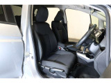すわり心地の良い運転席・助手席です。長時間のドライブの疲れ軽減に貢献します。どうぞ快適なドライブを♪