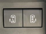【両側パワースライドドア】スマートキーや運転席のスイッチで後席両側スライドドアの開閉が可能♪電動だから力を入れてドアを開ける必要が無く、小さなお子様でも簡単に開け閉めでき快適です♪