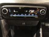 オートエアコンです。温度設定ができます。冷え性の方が乗っても安心ですね♪