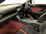 見通しのよいすっきりとした視界で、誰でも運転しやすいです。運転のしやすさは疲れにくさにも繋がりますよ♪