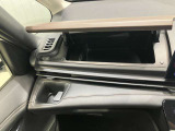上下に収納があるので、常備しておきたい小物など分けて収納でき、車内をきれいに保てます!