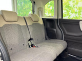 後部座席側のドアも、開閉がスムーズで使いやすい設計です。家族みんなで快適なカーライフを送りましょう。