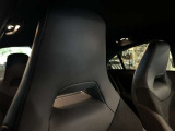 当店でお車をご購入のお客様はオーナー様専用保険「メルセデス・ベンツ保険」にご加入頂けます。飛来物によるフロントガラス破損やパンクによるタイヤ交換の際に、修理費用の一部をお支払いしております。