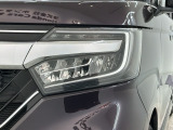 LEDヘッドライトは、点灯の瞬間から最大光量を発揮し、突然暗くなるトンネルなどでの安定感を高めます。