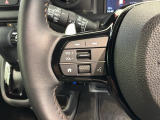 ステアリングにオーディオ操作スイッチが付いています。オーディオ画面に直接タッチしなくても操作が出来ますので、運転に集中できます。